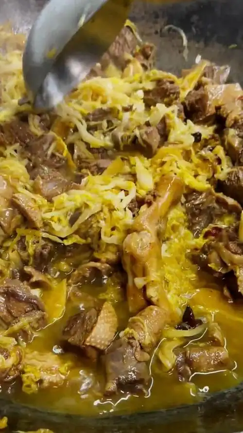 下雪了!一年一度的时候到了,铁锅"酸菜炖大鹅"