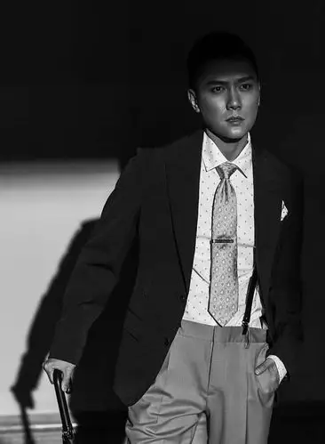 男神冯绍峰最新写真 坚毅眼神英俊潇洒