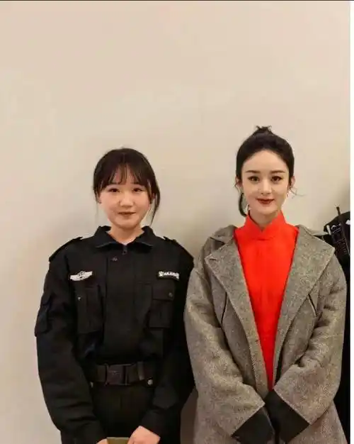 一对比才知道,赵丽颖这张脸,天生就是"合影杀手"_造型_设计_显得