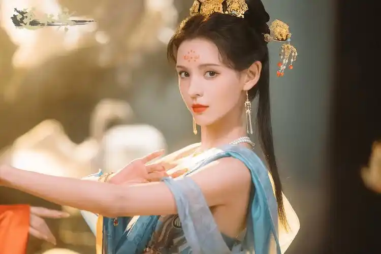 靠一个双角色爆火b站,张予曦的颜值多能打?