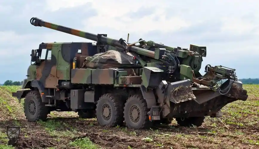 实拍法国凯撒自行榴弹炮在乌克兰作战