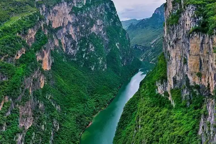 法国摄影师拍了一组会动的风景照,越看越入迷!