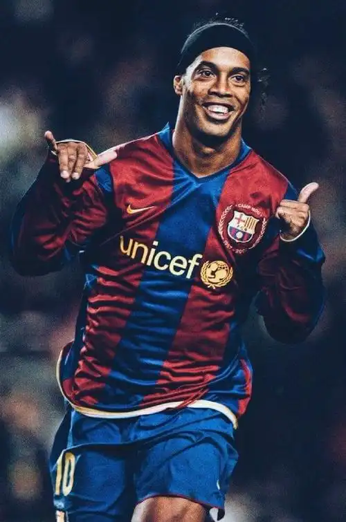 手机高清壁纸无水印小罗纳尔多