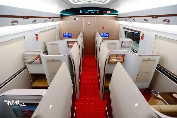 采用以太网控车,车载安全监测等9项智能运维和监控系统,进一步提升了