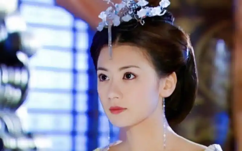 她也曾一枝山花笑浪漫,转瞬间叱咤九天 | 至尊红颜·贾静雯