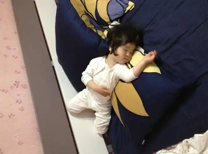 三个月婴儿趴着睡好吗(宝宝趴着睡觉) - 乐宝宝贝