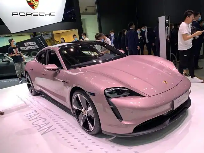 全场最让女孩心动的保时捷汽车粉嫩嫩