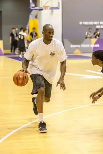 其它 正文 不过晨报君也发现科比退役后,身材可是也有变化哦!