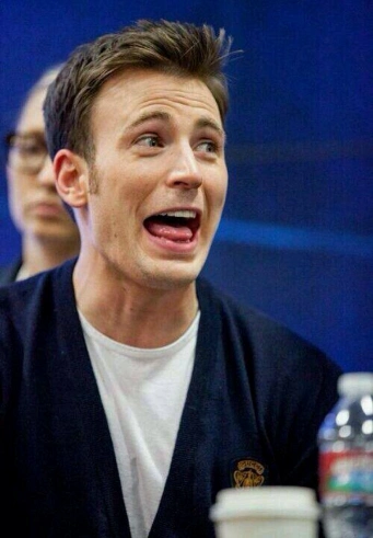 美队回应误发照片,不拿手滑盗号找借口,国内明星真该跟他学学