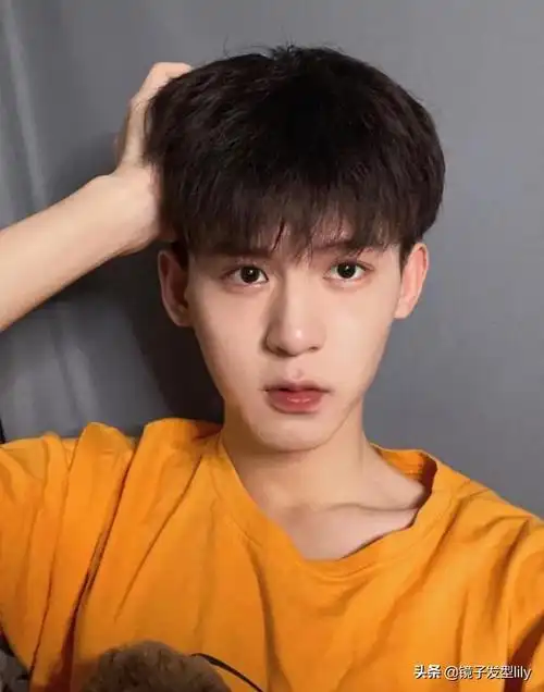 好看又符合学生标准的发型(13款很适合大学生的发型)(4)