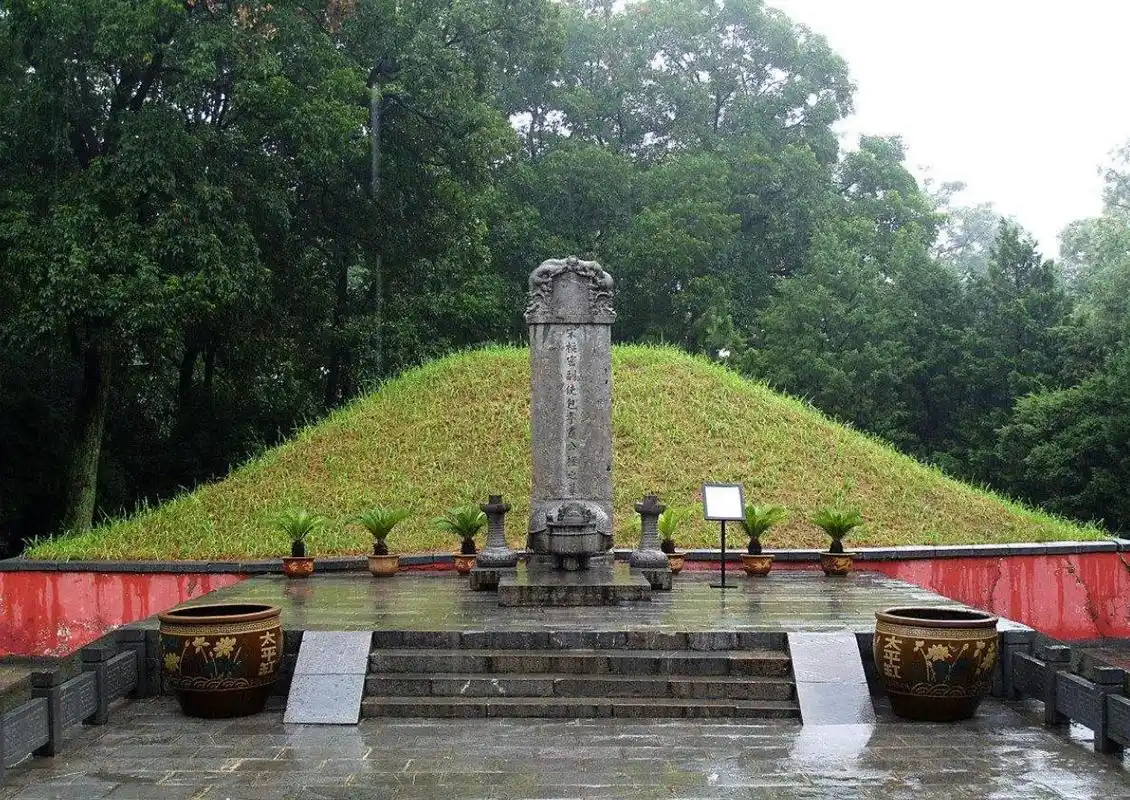 直击第一大清官包拯墓:铁面无私包青天,图4碑文上是严格的家训