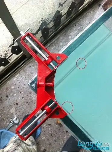 请问各位老师180*70*80的鱼缸用19底15壁可以吗底部需要放拉筋吗?