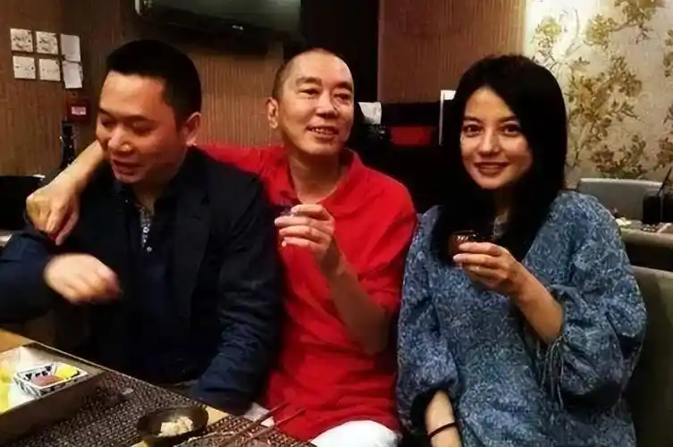 败"于贪心,48岁变成老赖的赵薇走到今天 真不怪别人_商业_黄有龙_夫妇