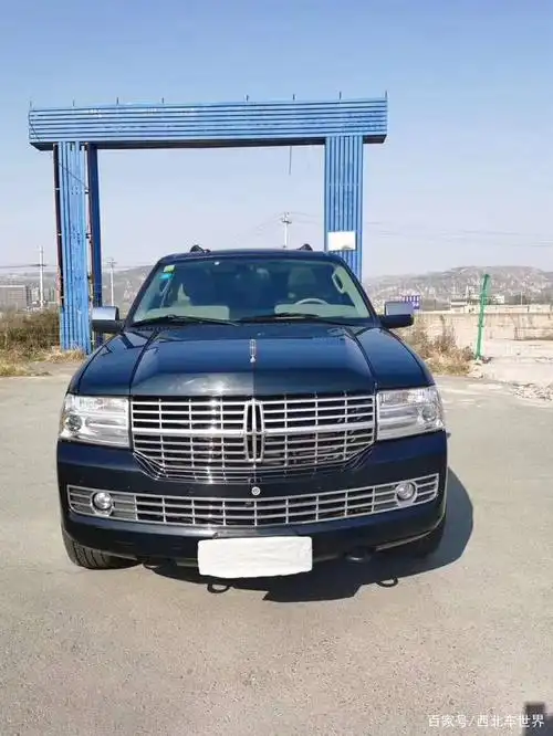 实拍2013年凯迪拉克领航员现在值多少