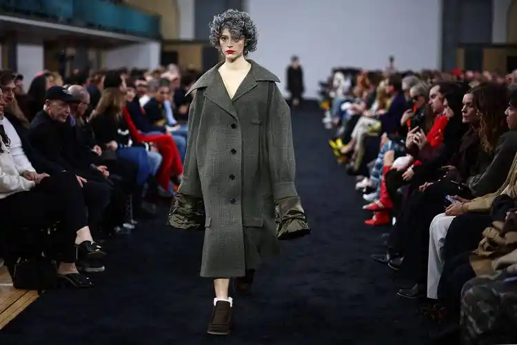 伦敦时装周——jw anderson品牌时装秀_新华社_服饰_外代
