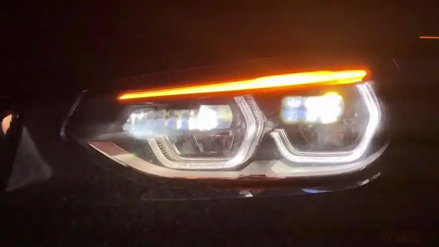 不输灯厂奥迪!2018全新宝马x3,led自动大灯夜晚效果演示