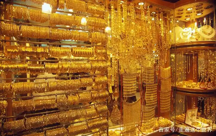 这里有古老的街道,更有金碧辉煌,种类繁多的金饰店