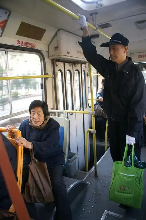 299路让座的镜头