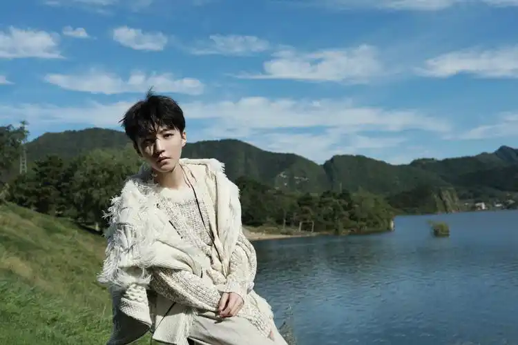 疑似牛欣欣买热搜炒作王俊凯恋情,再发新动态,评论区沦陷-爱妻自媒体