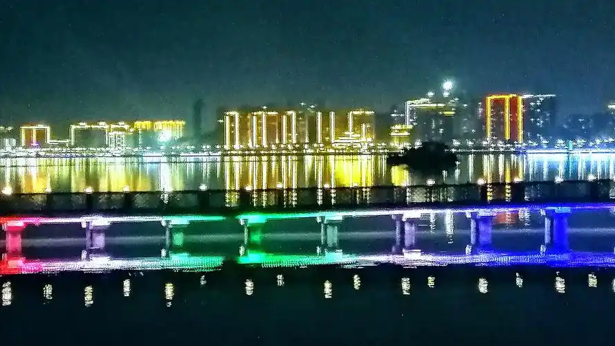 汕尾品清湖夜景