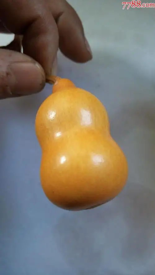 一个文玩小葫芦有龙头把件4.5mm