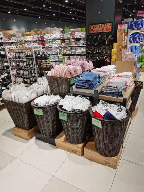 日杂,针棉区24档爆款及小品类陈列