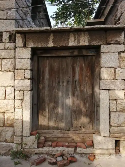 从院落大门的演变看农村七十年变化