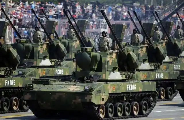 2015年9月3日,装备方队通过天安门广场.