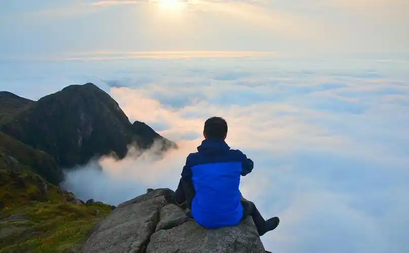 不是为了锻炼身体,而是很享受那份悠闲和自在,更迷恋站在山顶远远眺望