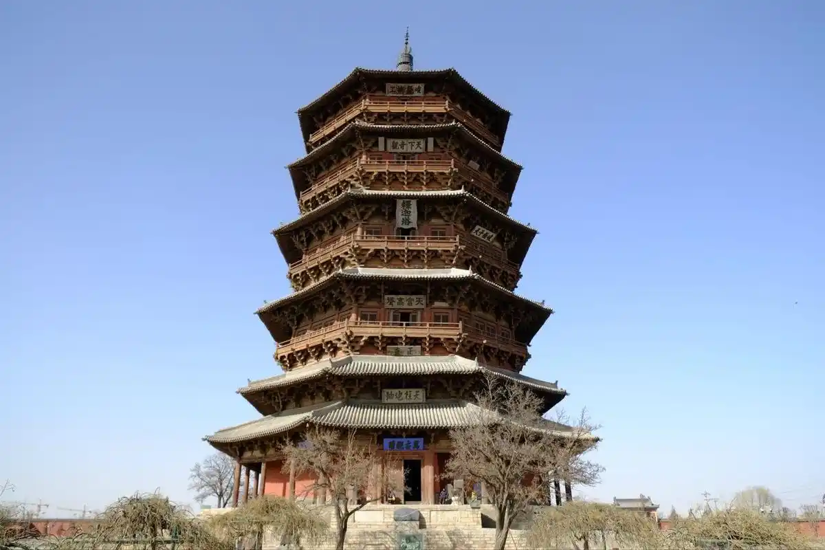 这是一座纯木质的佛塔,目前已经被世界吉尼斯世界纪录认定为世界最高