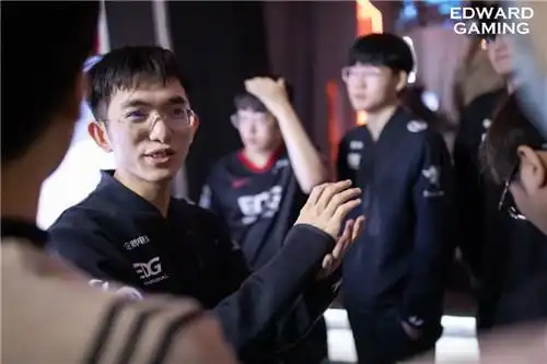 人民电竞采访edg教练茂凯:季后赛每个对手都很强