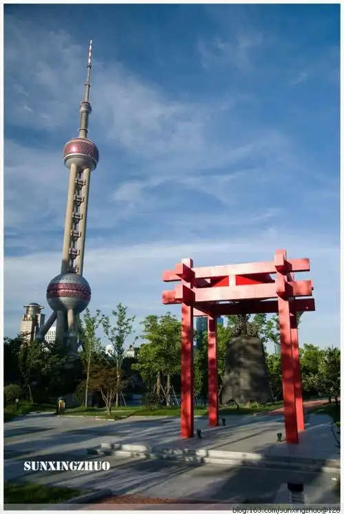 浦江两岸四世纪和平大钟