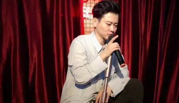 孟鹤堂:"盘"出一条花路在绽放!_相声_舞台_喜剧