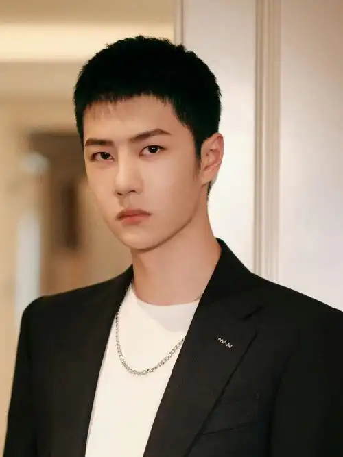 现在回看剪短发的时期,感觉好色啊#王一博