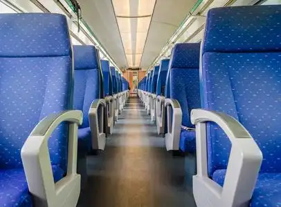 内部的空火车图片