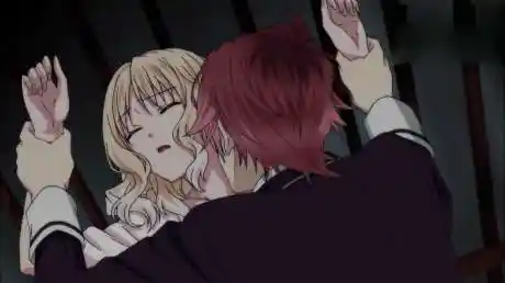 魔鬼恋人:小森唯好惨,被吸血鬼咬住了脖子,另外一只咬到大腿