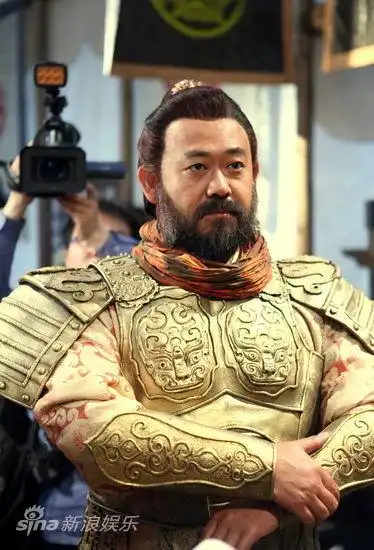 姜武饰演程咬金新浪娱乐讯 由单田芳(微博)担任监制的电视剧《隋唐