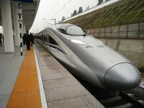 2日起,贵阳北至西安北开行g860/1次,贵阳北8:10开车,经停凯里南,三穗