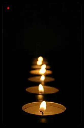 点一支蜡烛,燃一柱心香,祈祷上苍,愿天堂里的爸妈 在没有纷争,没有