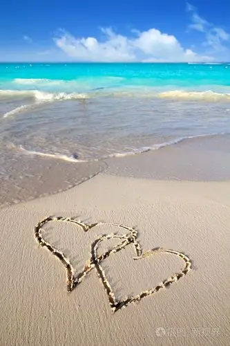 爱的心写在加勒比海沙滩上