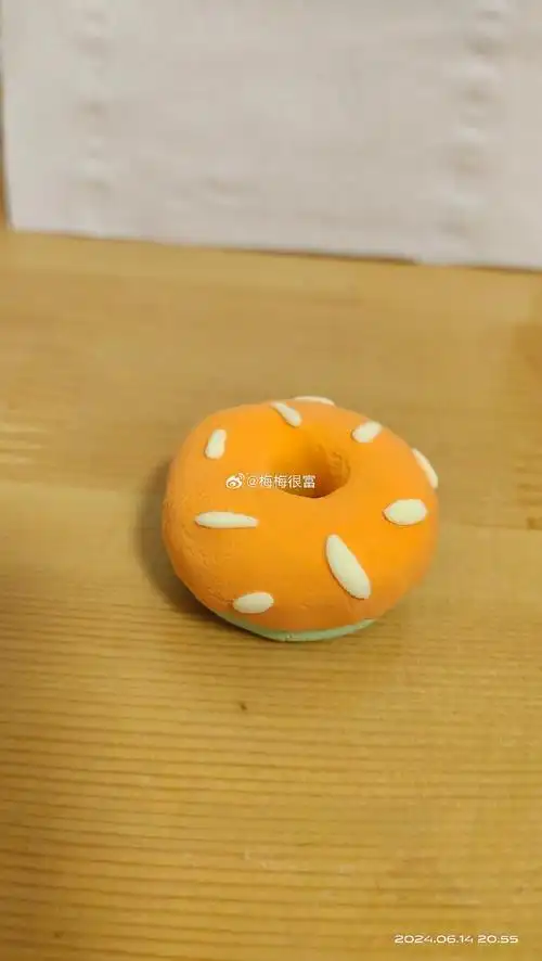 超轻粘土:蛋糕98    绿色章鱼99     甜甜圈93手工超话#超轻