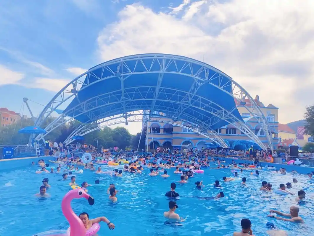 徐州加勒比水世界 最近去了一趟徐州加勒比水世界,总体上还是很好玩的