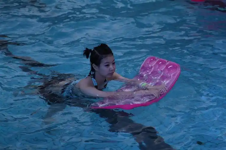 【爽动红pa-玉泉比基尼泳装秀】-梦想家小奇