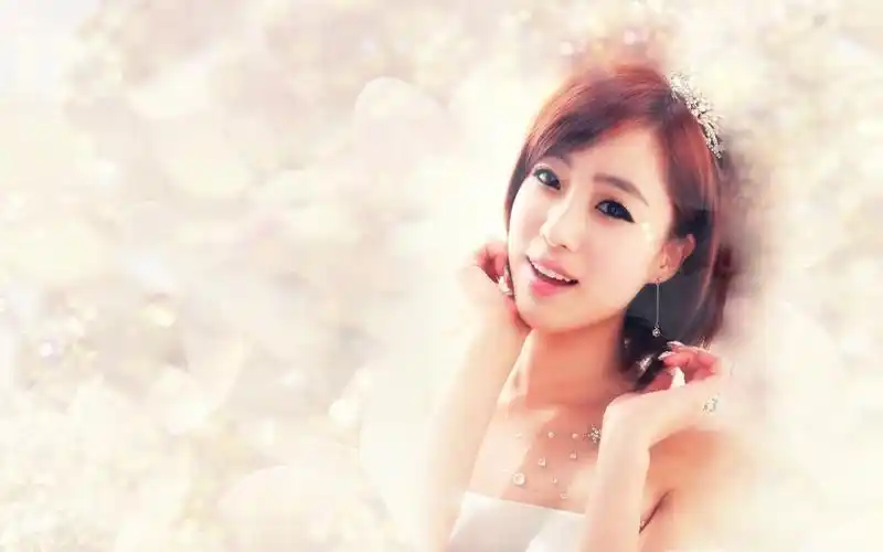 精选美丽女生图片高清桌面壁纸