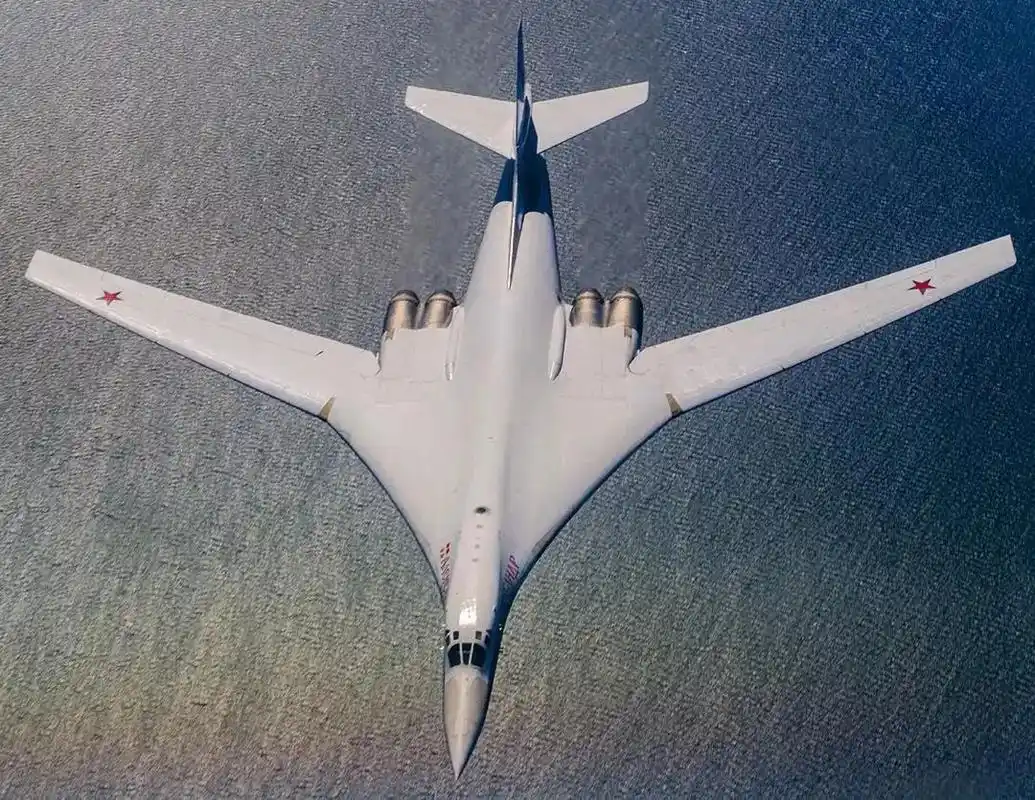 世界最大战略隐身轰炸机:图160战略轰炸机!北约代号海盗旗! - 抖音