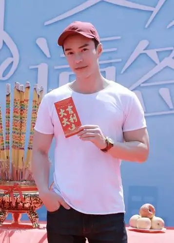 《楼下女友请签收》由芒果tv和深蓝影业联合出品制作,王冠逸,徐好共同