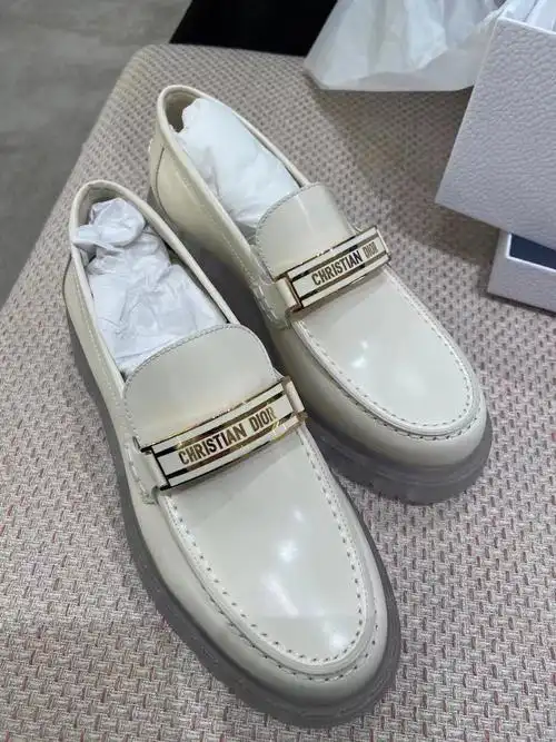 dior迪奥奶白色透明底乐福鞋