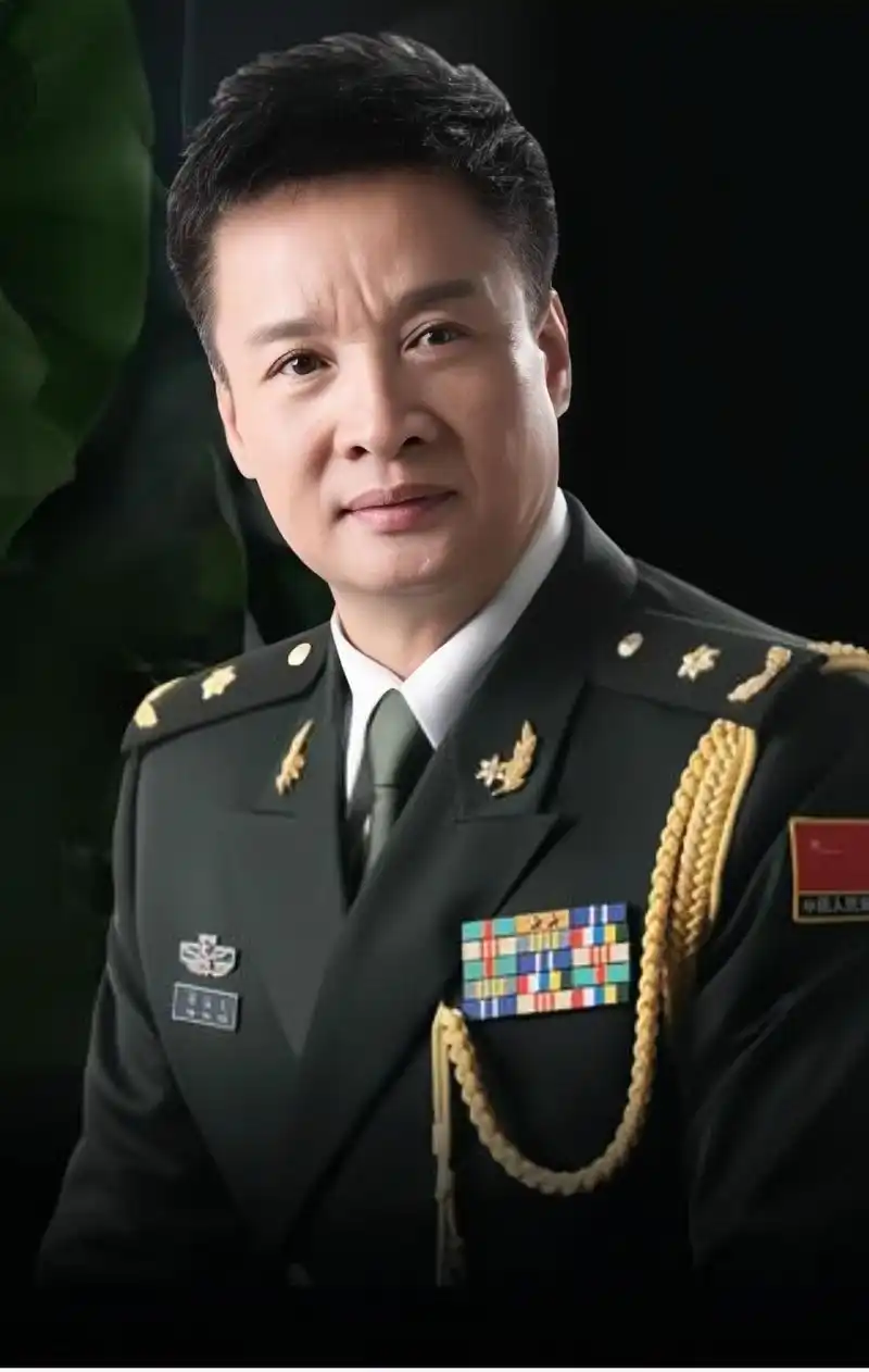 歌唱家阎维文与妻子的爱情传奇:苦尽甘来的真情与坚守 阎维文,一个