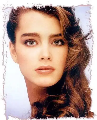 p>波姬·克莉丝特·卡蜜儿·小丝 i>(brooke christa camille