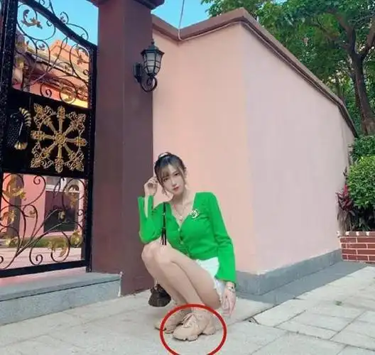 这双鞋你穿的时候怎么样,抬脚的时候不怕掉下来,跑步也一样.